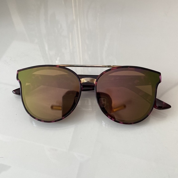 2for $20: mirror sunglasses 😎 - Picture 7 of 7